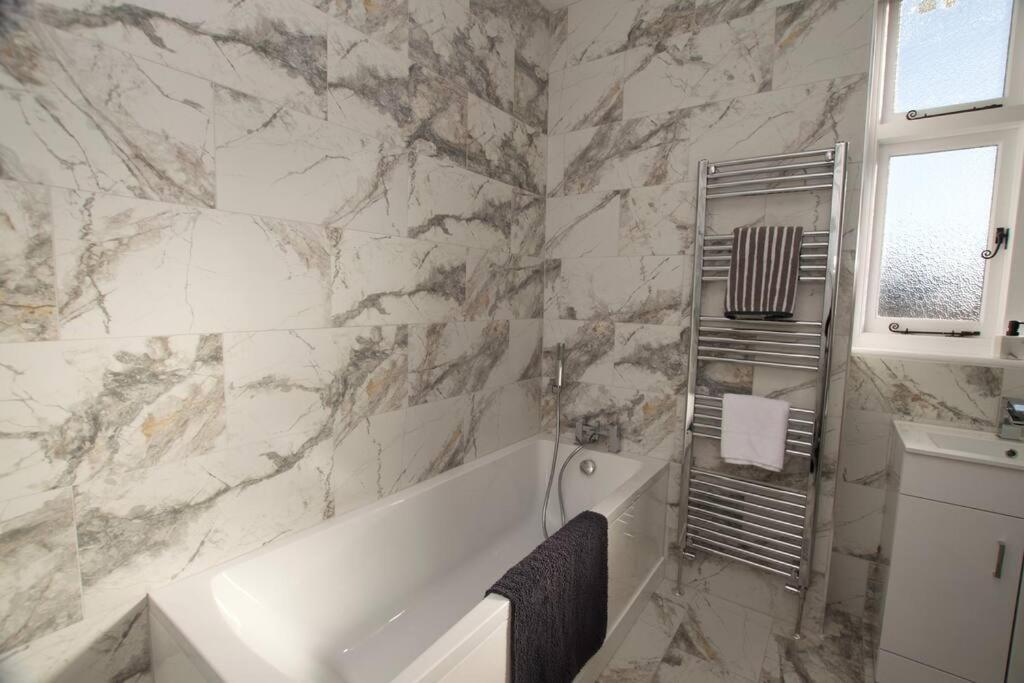 프린턴-온-시 Beautiful Large 3-Bed Coastal Flat With Parking. 아파트 외부 사진